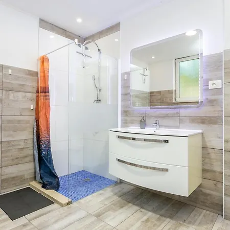 דירה Family-friendly With Swimming Pool Sumpetar, Omis - 21633 סומפטר