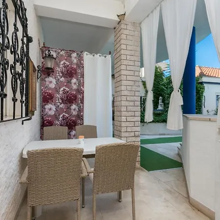 דירה Family-friendly With Swimming Pool Sumpetar, Omis - 21633