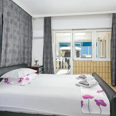 Family-friendly With Swimming Pool Sumpetar, Omis - 21633 סומפטר